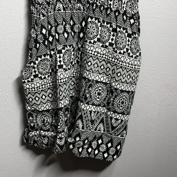 Divided By H&M Women Black/white Romper Shorts Size 2.‎ - Picture 4 of 11